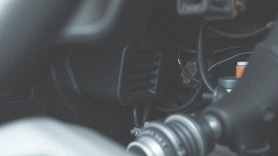 Jakie elementy zawiera kolumna kierownicza w Skoda Octavia 2?