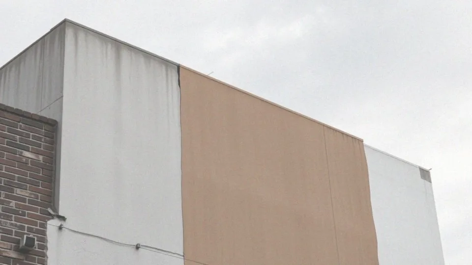 Jak ograniczyć wpływ warunków atmosferycznych na malowanie betonu?